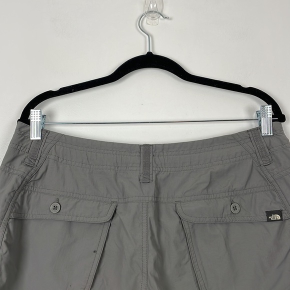 The North Face women's gray 4 pocket drawstring waist roll hem shorts Size 12 - Picture 8 of 9